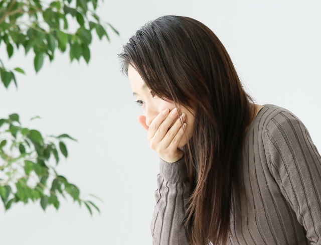 吐き気がある女性